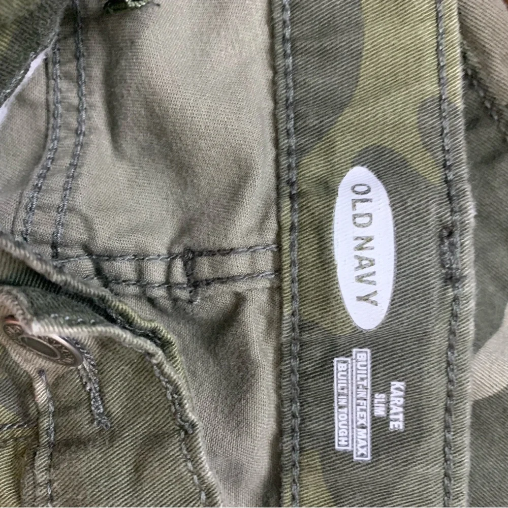 Old Navy boys Green Camouflage Pants